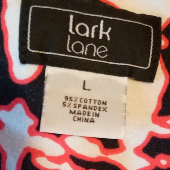 🛍️ BUNDLE ONLY 🛍️Lark Lane Chic Black and Red Patterned Blouse - Picture 5 of 6